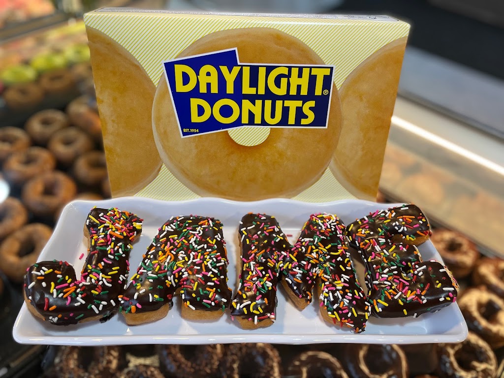 Daylight Donuts Overland Park | restaurant | 14852 Metcalf Ave, Overland Park, KS 66223, USA | 9132837383 OR +1 913-283-7383