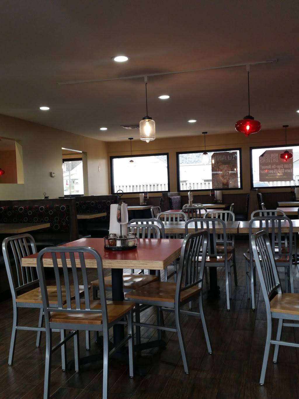 Pizza Hut | restaurant | 1106 Indianapolis Rd, Greencastle, IN 46135, USA | 7656539779 OR +1 765-653-9779