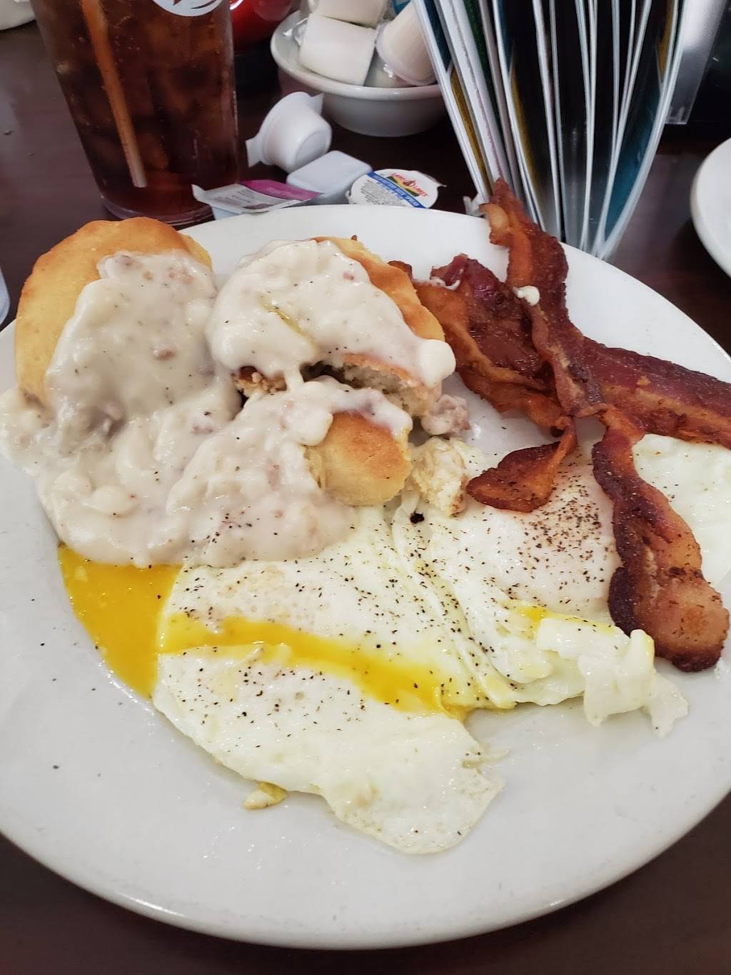 Wallys Restaurant | restaurant | 1600 McCallie Ave, Chattanooga, TN 37404, USA | 4236984643 OR +1 423-698-4643