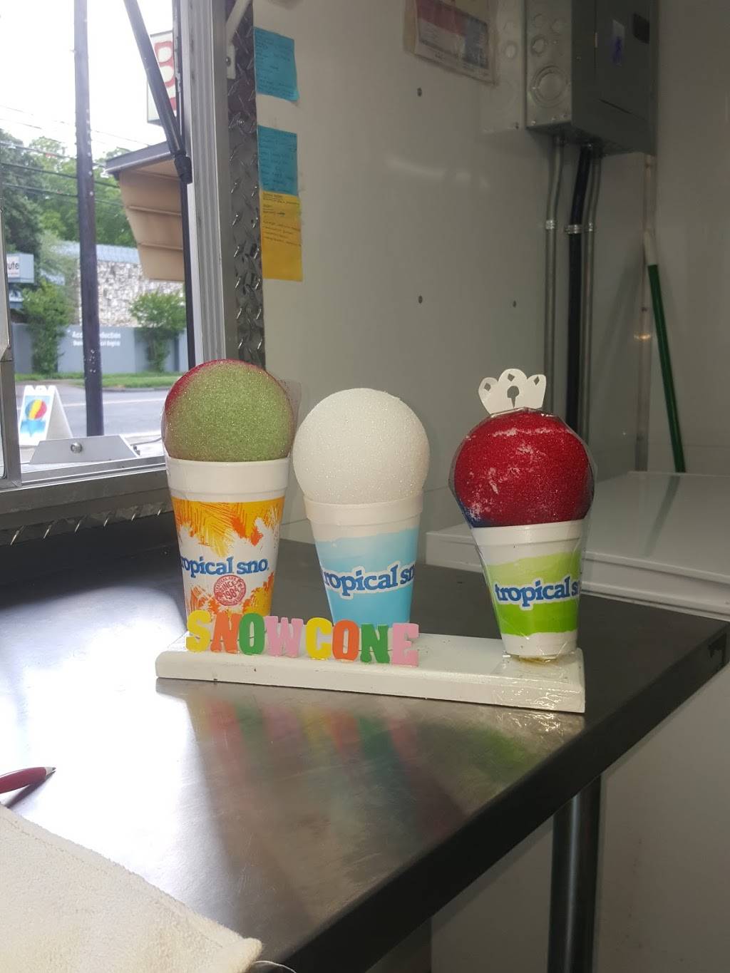 ATX Snoballs | restaurant | 907 W 24th next to, Berts BBQ, Austin, TX 78705, USA | 5128250074 OR +1 512-825-0074