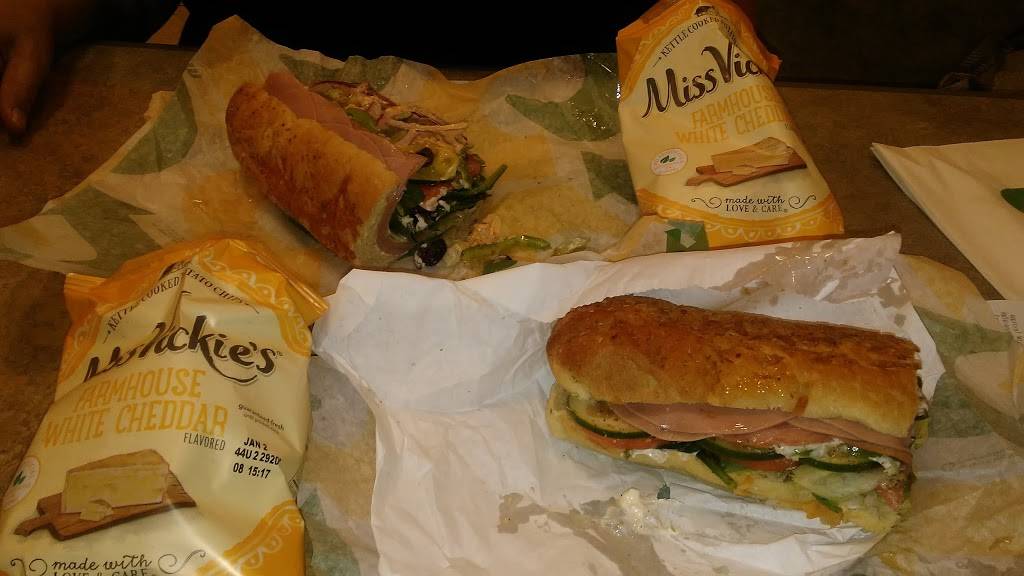 Subway Restaurants | restaurant | Pearland Professional Ctr II, 10223 Broadway St F, Pearland, TX 77584, USA | 7134366803 OR +1 713-436-6803