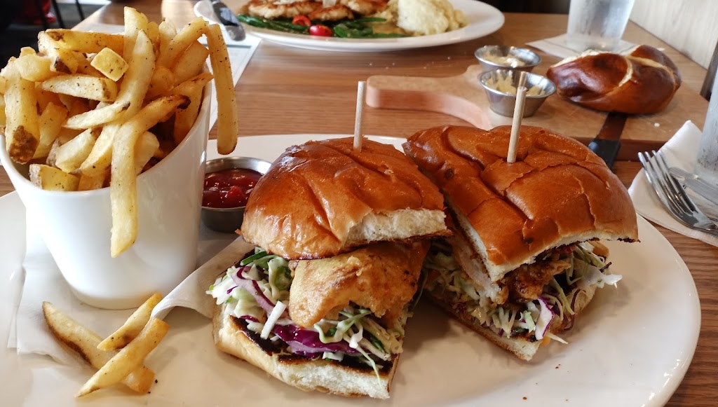 Coopers Hawk Winery & Restaurant Saint Peters | restaurant | 5300 N Service Rd, St Peters, MO 63376, USA | 6365340088 OR +1 636-534-0088