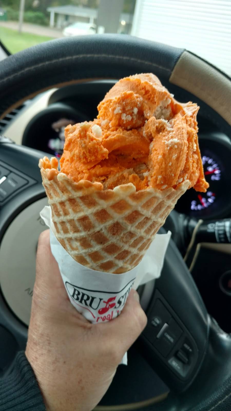 Brusters Real Ice Cream of Erie | restaurant | 3100 W 12th St, Erie, PA 16505, USA | 8148361170 OR +1 814-836-1170