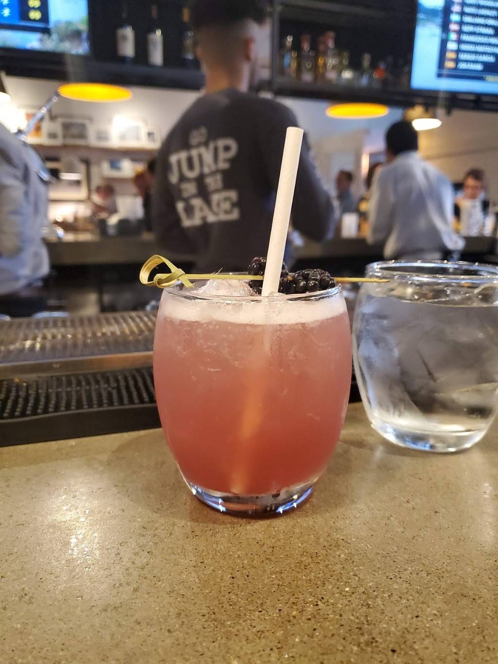 Lindeys Lake House Lakewood | restaurant | 15625 Detroit Ave, Lakewood, OH 44107, USA | 2163039699 OR +1 216-303-9699