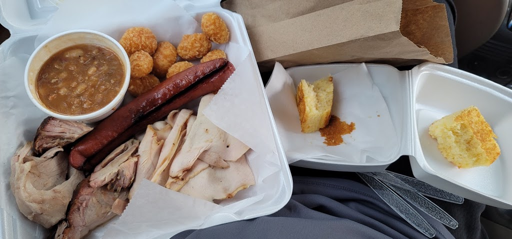 Hog wild country cafe | restaurant | 888 Co Rd 310, Interlachen, FL 32148, USA | 3866844795 OR +1 386-684-4795