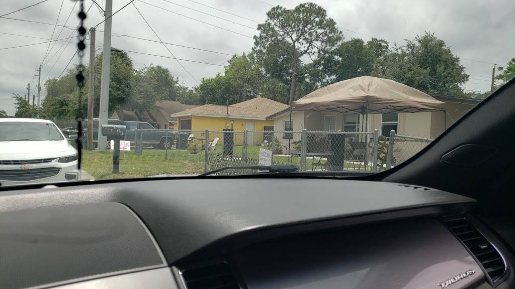 The Conch Salad Lady | restaurant | 628 Berkshire Rd, Daytona Beach, FL 32114, USA | 3052242646 OR +1 305-224-2646