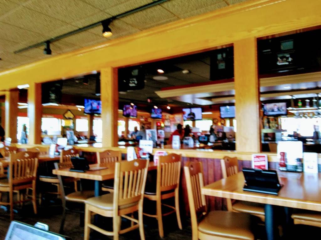 Applebees Grill + Bar | restaurant | 30686 Lyon Center Dr Unit E, New Hudson, MI 48165, USA | 2484461770 OR +1 248-446-1770