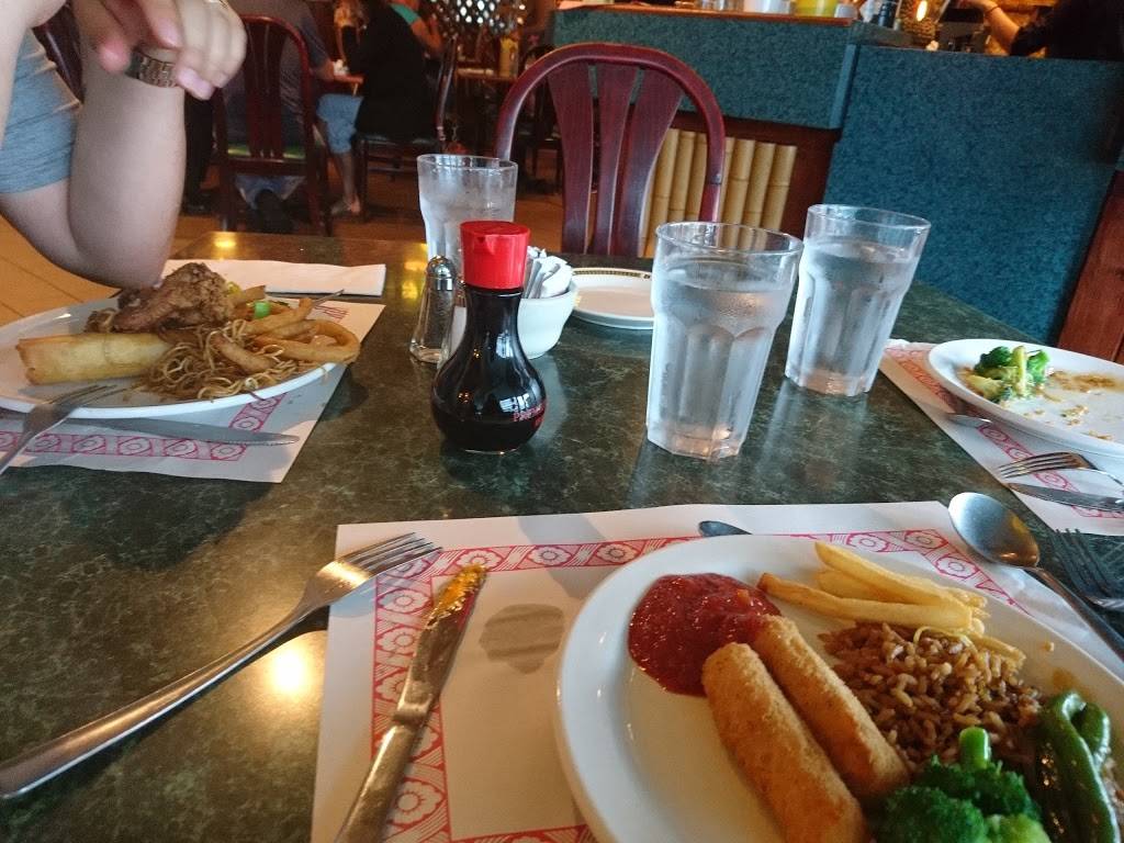 Restaurant Chateau De La Lune | restaurant | 569 Boulevard des Seigneurs, Terrebonne, QC J6W 1T5, Canada | 4504719912 OR +1 450-471-9912