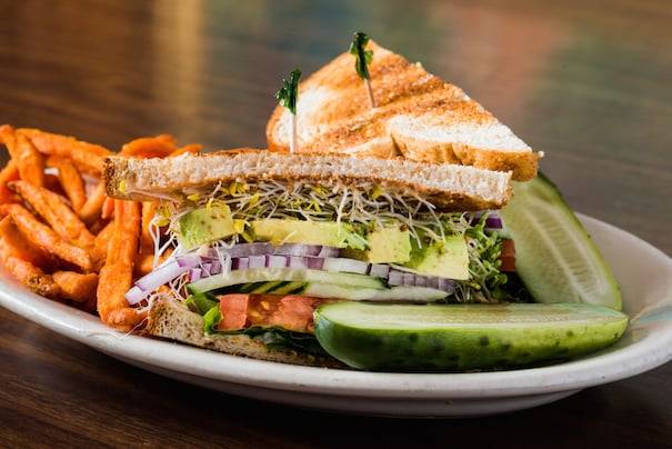 Cindis NY Deli & Restaurant | restaurant | 11111 N Central Expy, Dallas, TX 75243, USA | 2147390918 OR +1 214-739-0918