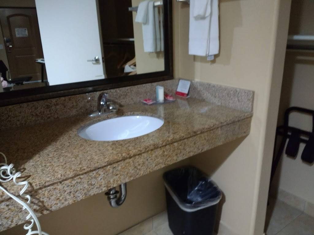 Econo Lodge Inn & Suites Near Legoland | restaurant | 3666 Pio Pico Dr, Carlsbad, CA 92008, USA | 7607294941 OR +1 760-729-4941