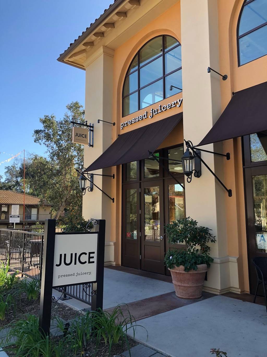 Pressed Juicery | restaurant | 23500 Park Sorrento, Calabasas, CA 91302, USA | 8182258985 OR +1 818-225-8985