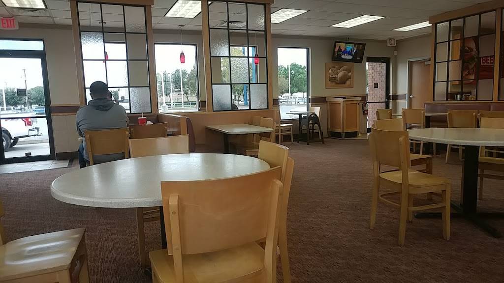 Wendys | restaurant | 963 N Beach St, Fort Worth, TX 76111, USA | 8178383444 OR +1 817-838-3444