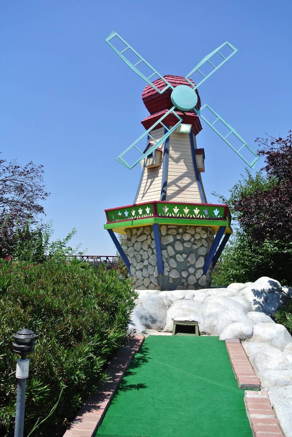 Camelot Park | meal takeaway | 1251 Oak St, Bakersfield, CA 93304, USA | 6618591812 OR +1 661-859-1812