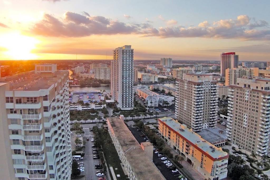 Ocean Breeze Lounge & Restaurant | restaurant | 1960 S Ocean Dr, Hallandale Beach, FL 33009, USA | 9543627096 OR +1 954-362-7096