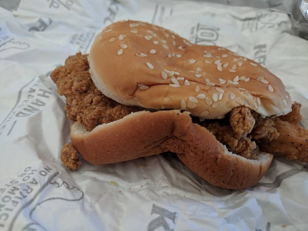 KFC | restaurant | 5900 S Cooper St, Arlington, TX 76017, USA | 8174662614 OR +1 817-466-2614