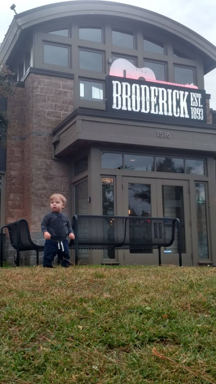 Broderick Roadhouse | restaurant | 1516 Eureka Rd, Roseville, CA 95661, USA | 9167712722 OR +1 916-771-2722