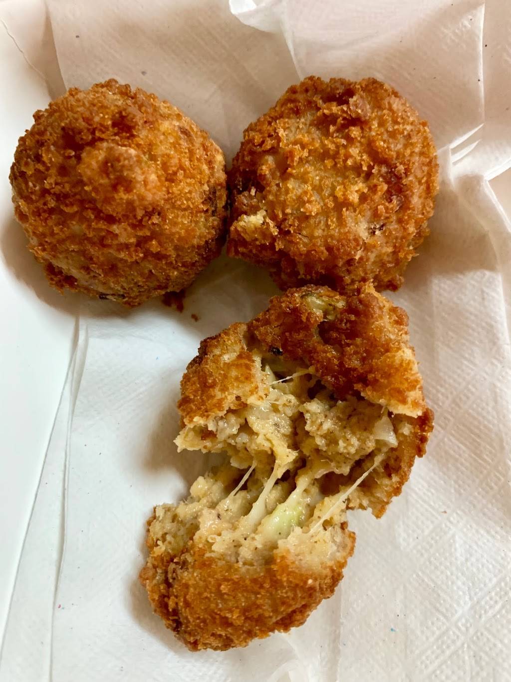 Daniels Fast Food | restaurant | 129 Bourg Larose Hwy, Bourg, LA 70343, USA | 9855947670 OR +1 985-594-7670