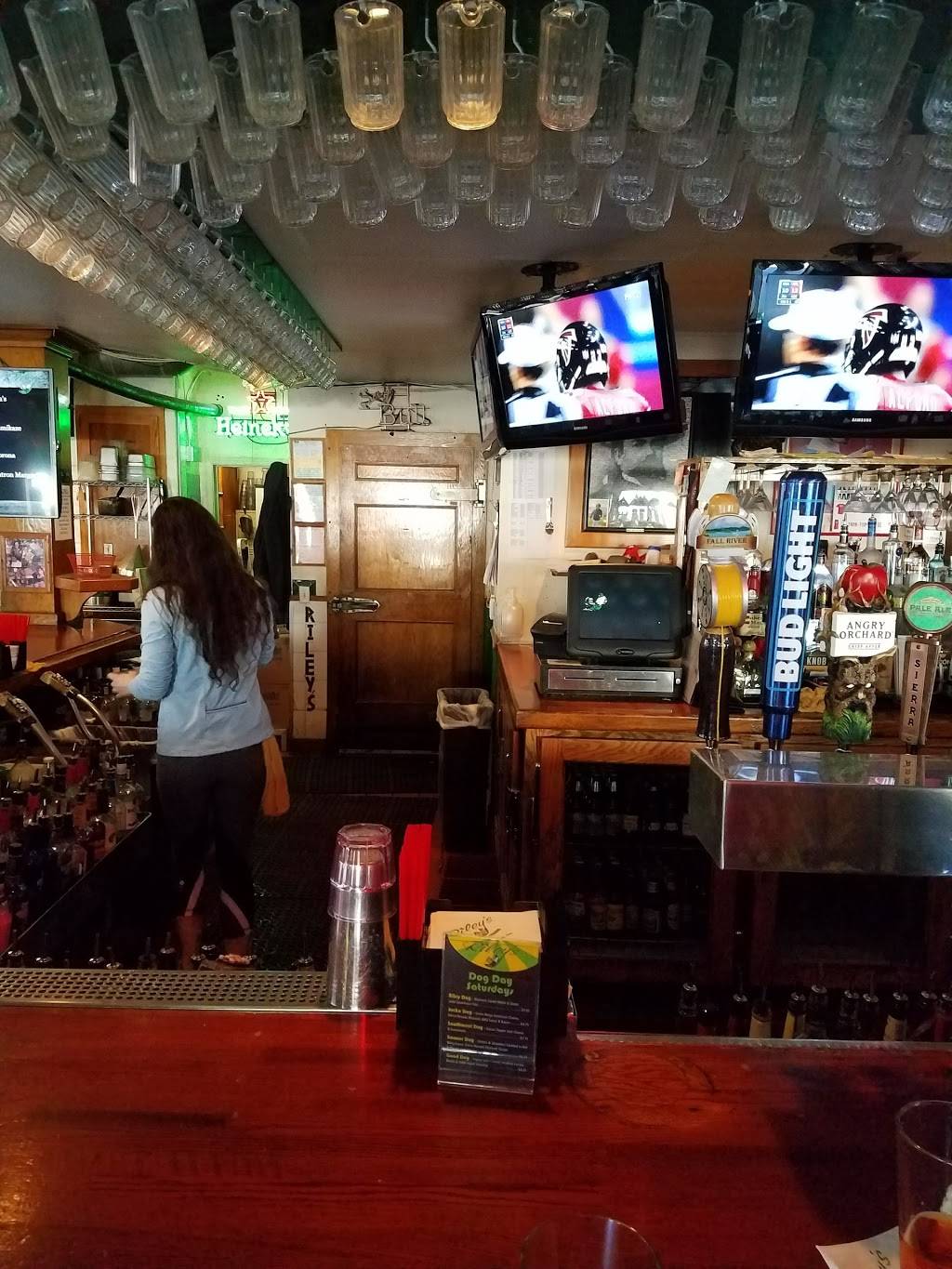 Rileys | restaurant | 702 W 5th St, Chico, CA 95928, USA | 5303437459 OR +1 530-343-7459