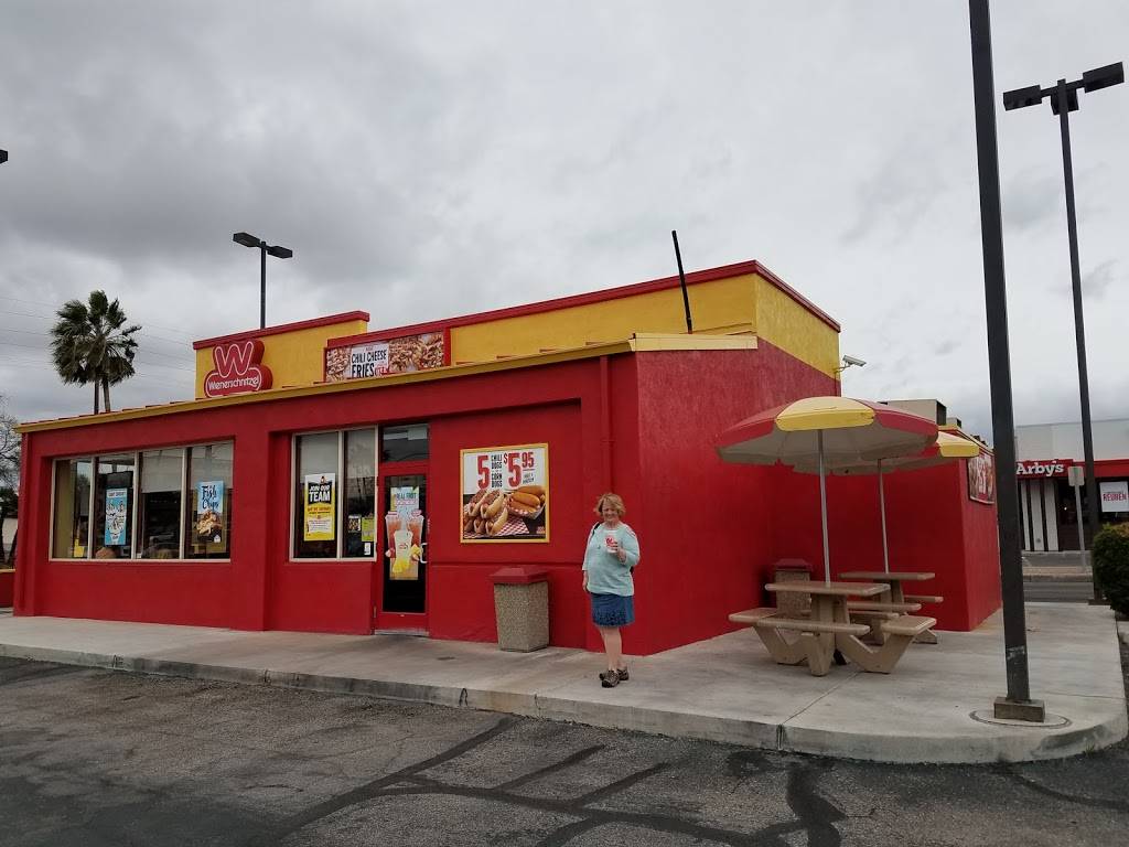 Wienerschnitzel | restaurant | 5765 E Broadway Blvd, Tucson, AZ 85711, USA | 5205145213 OR +1 520-514-5213