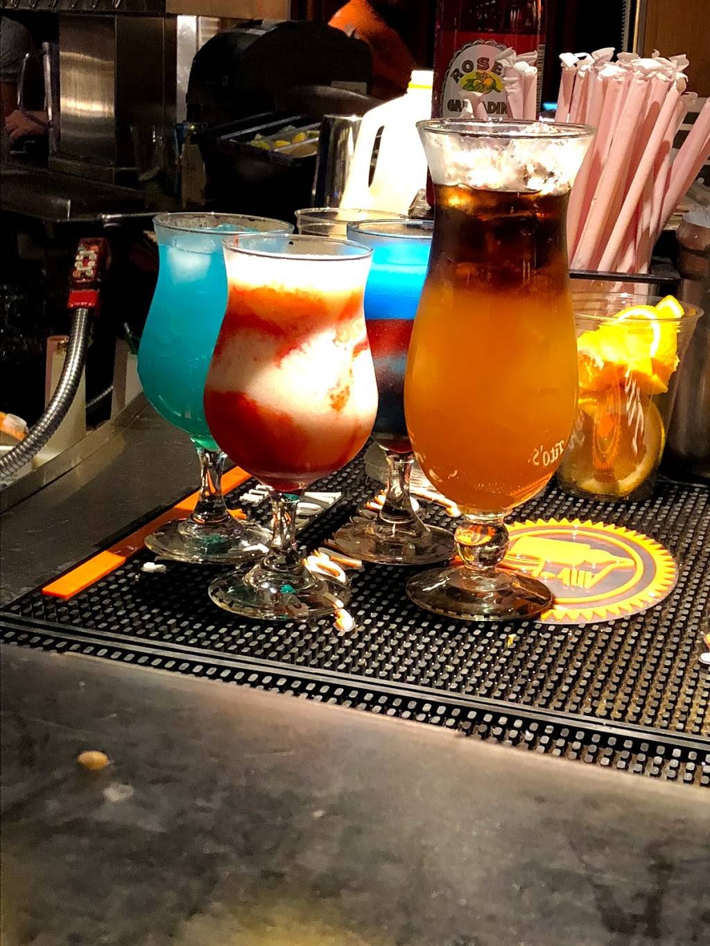 Tropics Bar & Grill | restaurant | 2005 Kalia Rd, Honolulu, HI 96815, USA | 8089494321 OR +1 808-949-4321