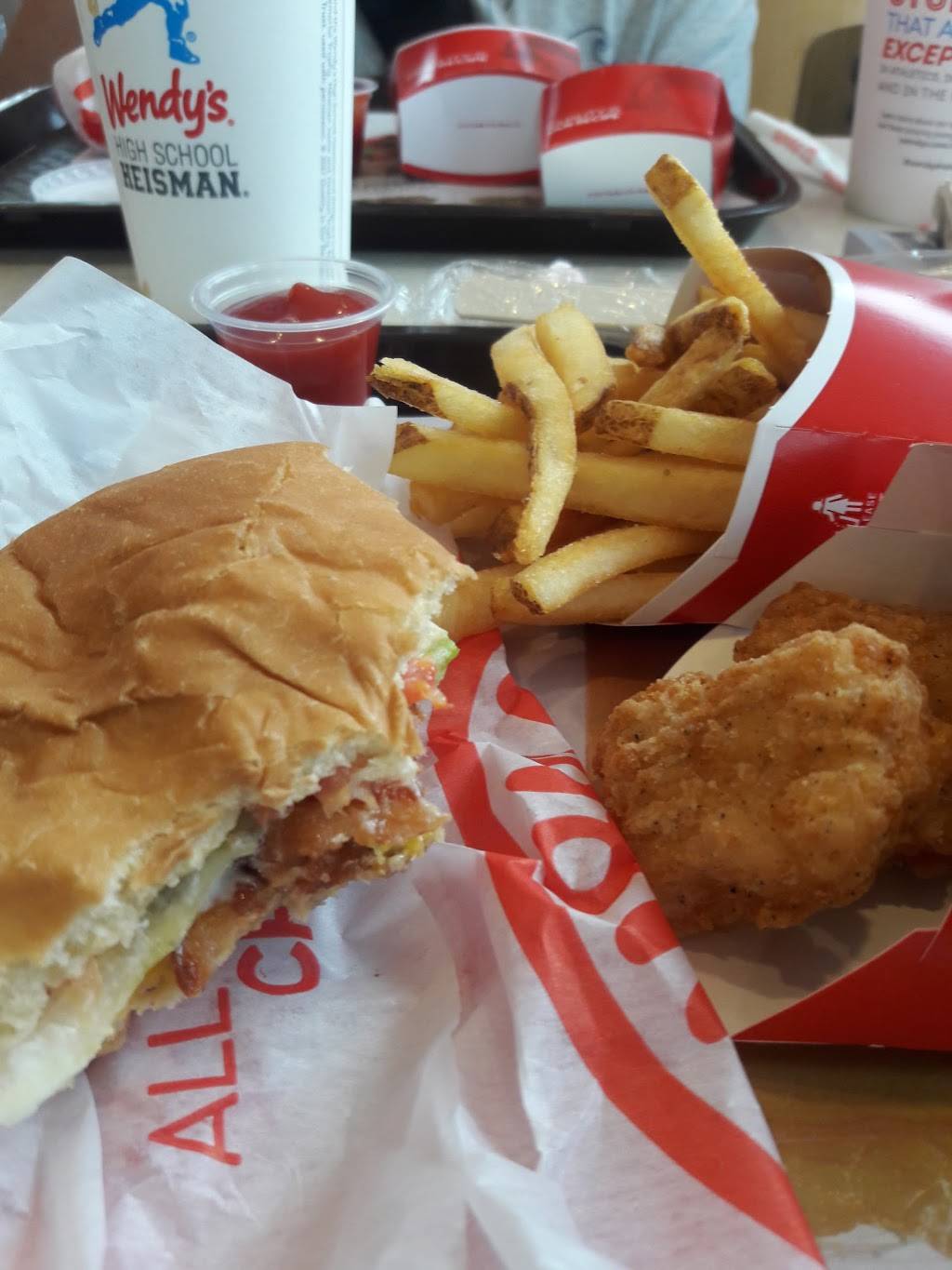 Wendys | restaurant | 567 W Vista Way, Vista, CA 92083, USA | 7609414588 OR +1 760-941-4588