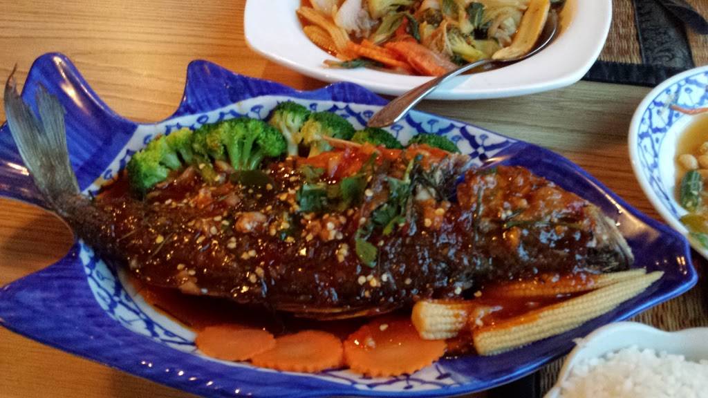 Som Siam Thai Restaurant | restaurant | 63 Whitfield St, Guilford, CT 06437, USA | 2034580228 OR +1 203-458-0228