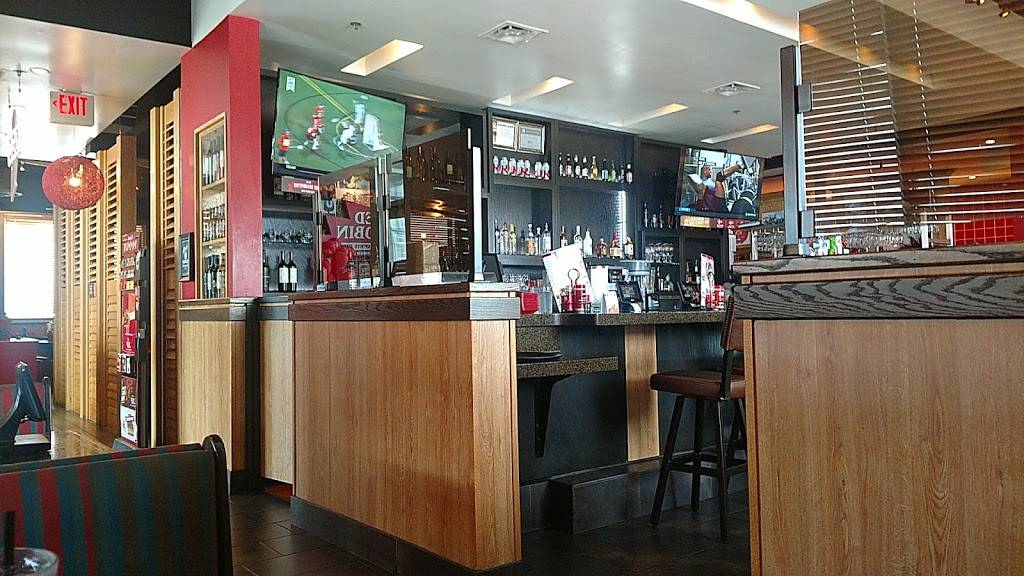 Red Robin Gourmet Burgers and Brews | restaurant | 107 Veterans Pkwy, Normal, IL 61761, USA | 3098086838 OR +1 309-808-6838