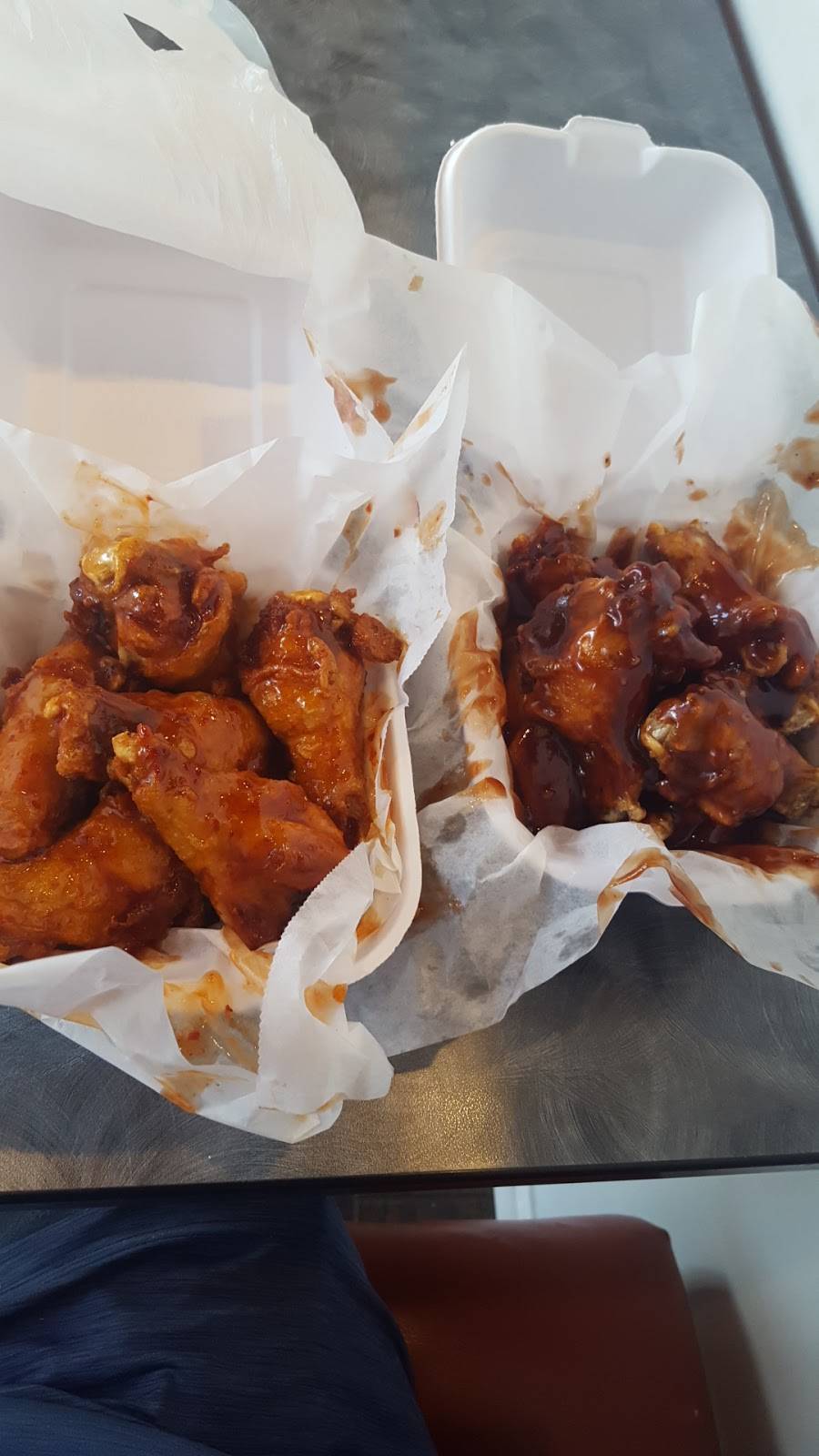 Roosters Wing Box | restaurant | 106 S Market St, Frederick, MD 21701, USA | 3016680800 OR +1 301-668-0800