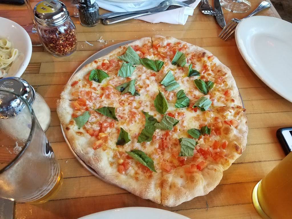 Roccos | restaurant | 811 Collingsworth St, Houston, TX 77009, USA | 7133802700 OR +1 713-380-2700