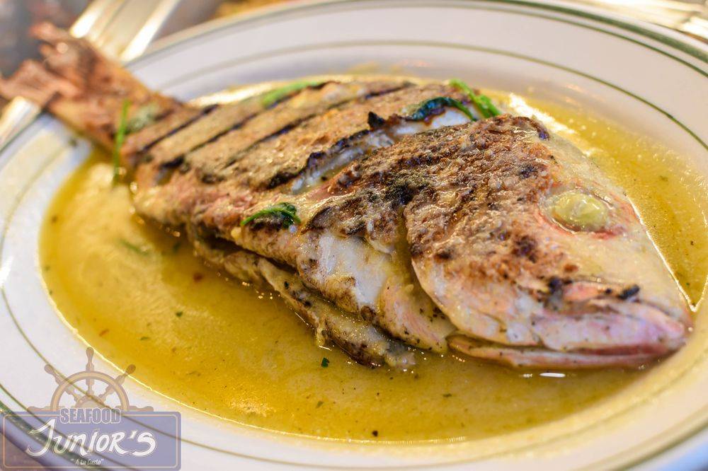 Juniors | restaurant | 20 W Burnside Ave, Bronx, NY 10453, USA | 7185836565 OR +1 718-583-6565