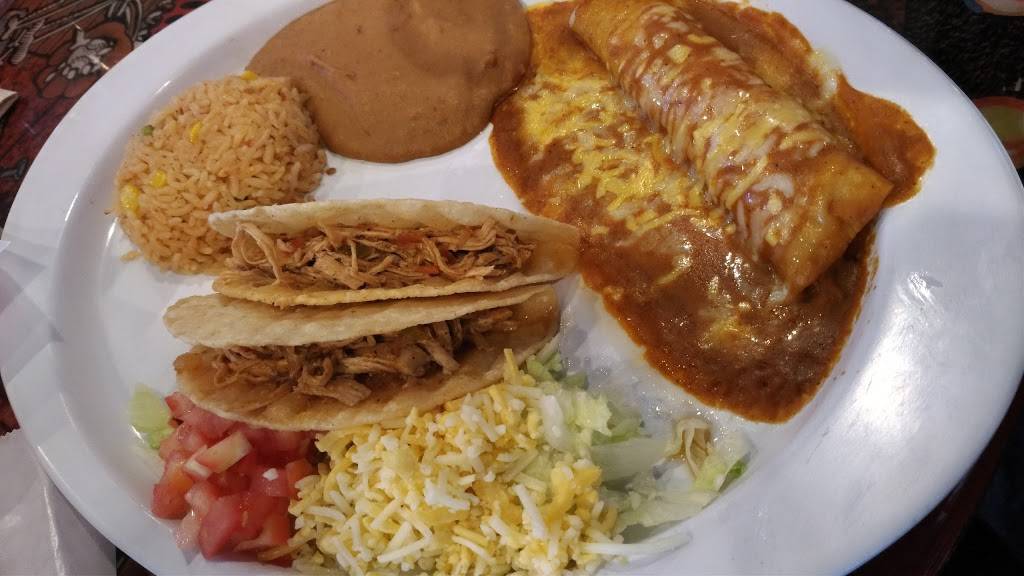 Chulas Sports Cantina | restaurant | 9501 Southwest Fwy, Houston, TX 77074, USA | 7137773400 OR +1 713-777-3400