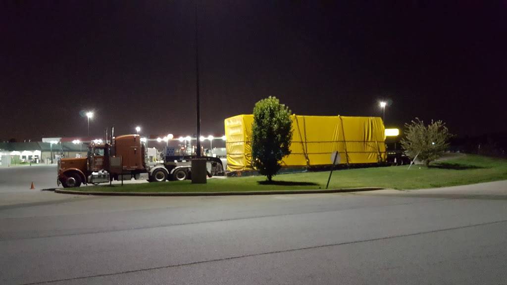 Flying J Travel Center | restaurant | 140 Racehorse Dr, East St Louis, IL 62205, USA | 6183374579 OR +1 618-337-4579