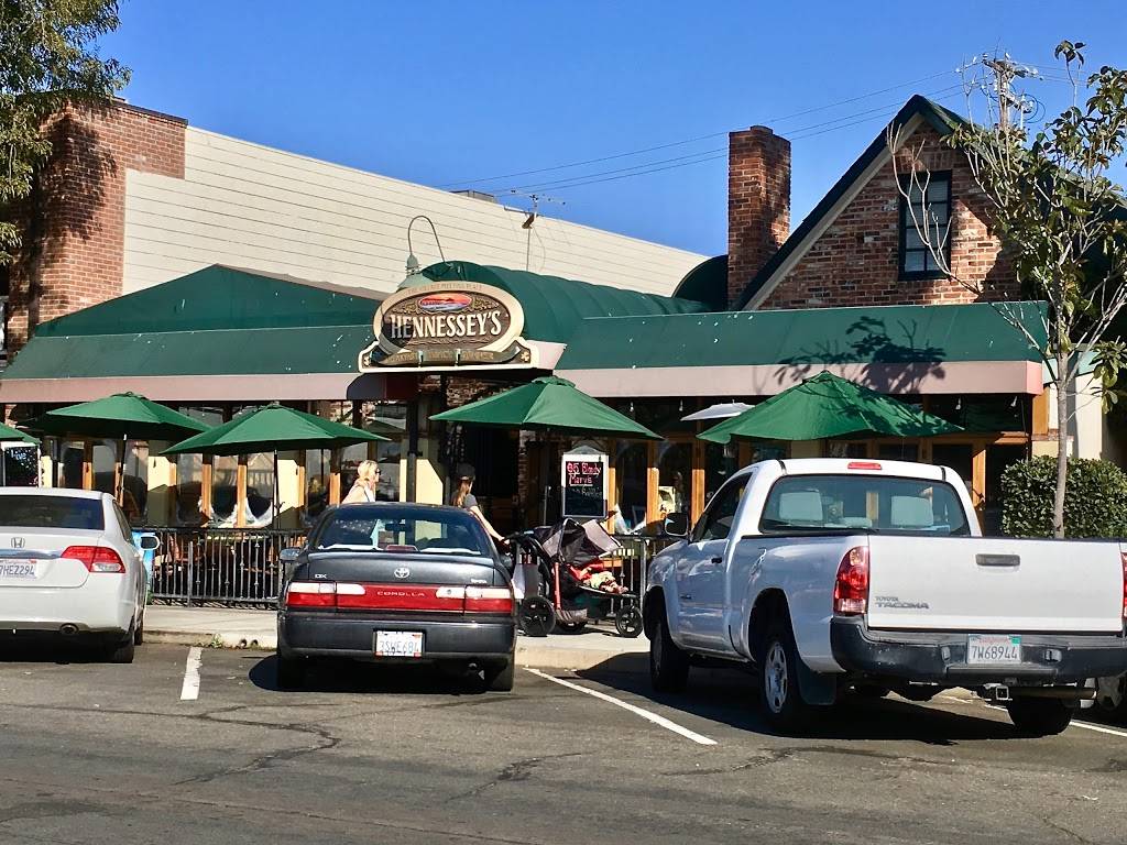 Hennesseys Tavern | restaurant | 7811 Herschel Ave, La Jolla, CA 92037, USA | 8585518772 OR +1 858-551-8772