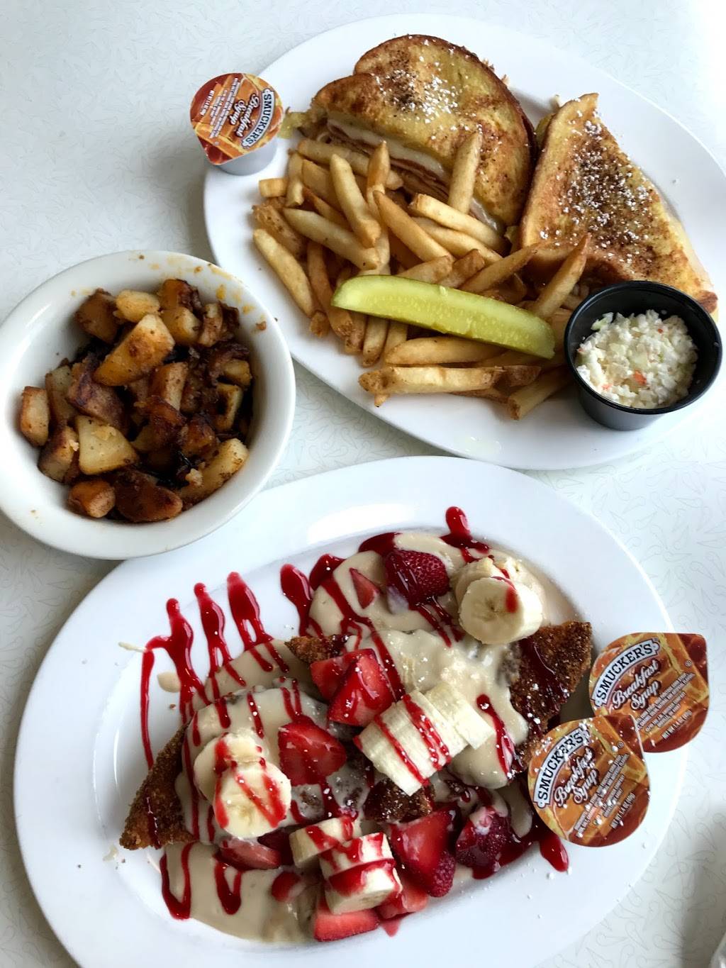 Mystic Diner Restaurant | bakery | 1962 Greenmanville Ave, Mystic, CT 06355, USA | 8604154625 OR +1 860-415-4625