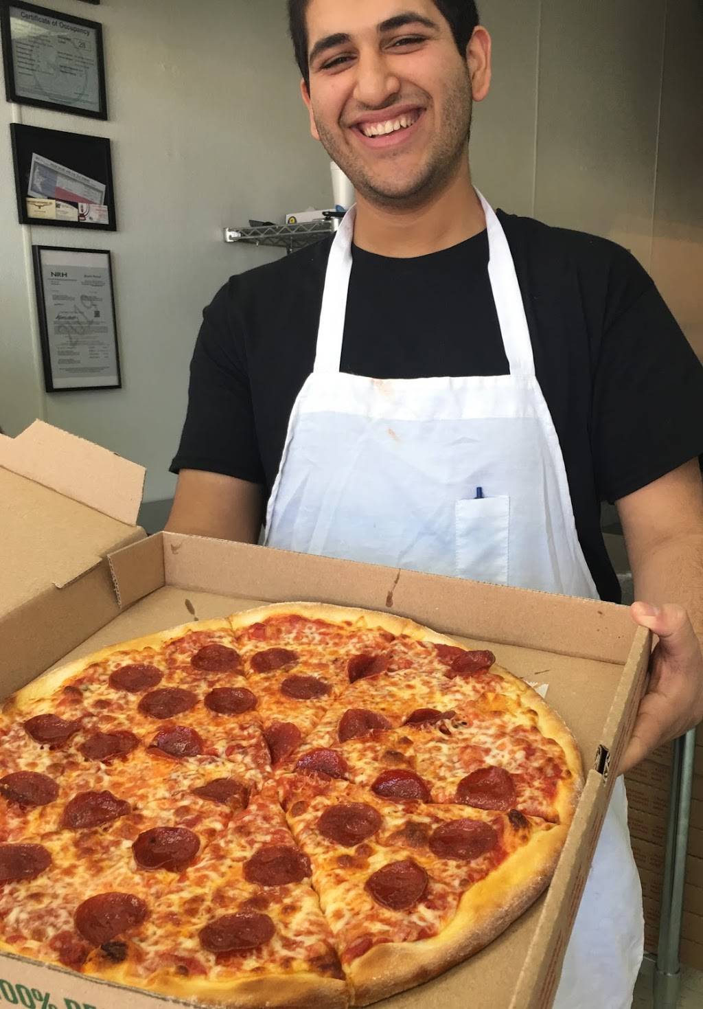 Uzys New York Pizza and Gyros | meal takeaway | 8700 N Tarrant Pkwy, North Richland Hills, TX 76182, USA | 8178495577 OR +1 817-849-5577