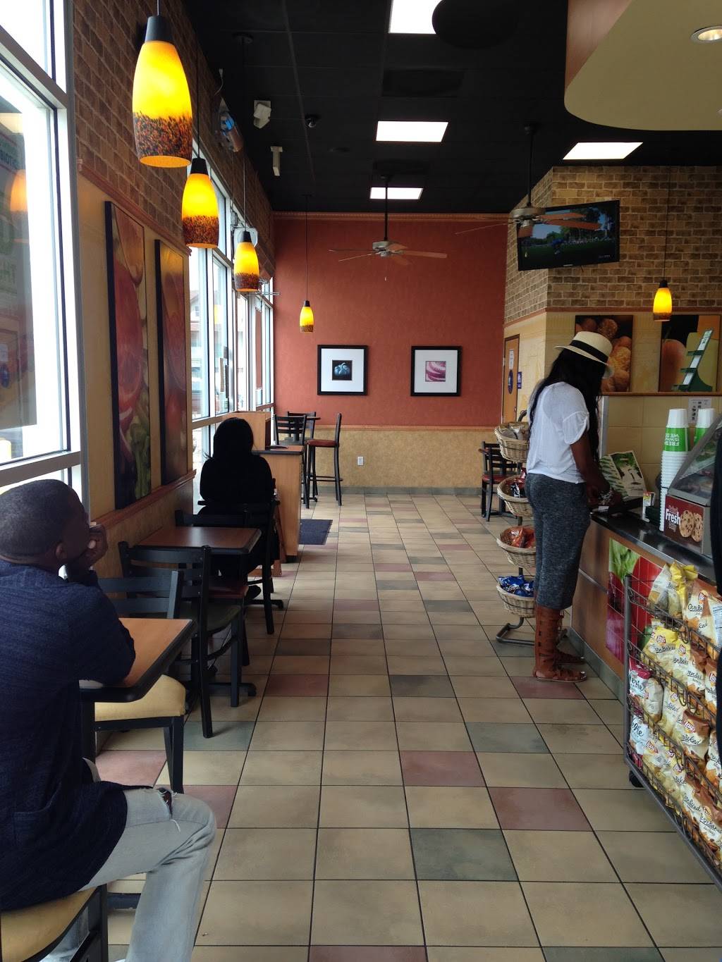 Subway Restaurants | restaurant | College Plaza, 1430 E Pacific Coast Hwy unit A, Long Beach, CA 90806, USA | 5625910033 OR +1 562-591-0033