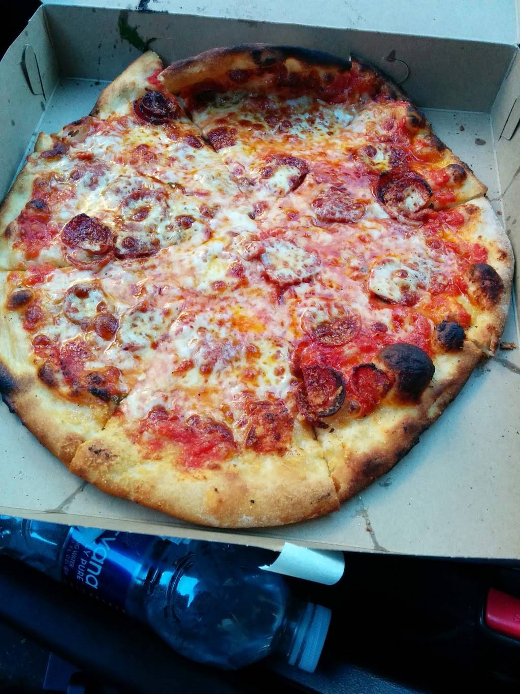 Frank Pepes The Spot | restaurant | 163 Wooster St, New Haven, CT 06511, USA | 2038657602 OR +1 203-865-7602