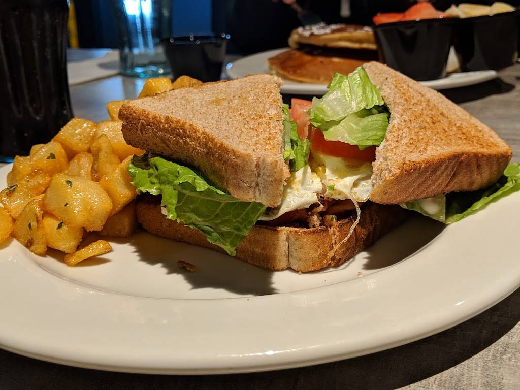 Broadway Bar & Grill | restaurant | 1615 Orléans Blvd, Orléans, ON K1C 7E2, Canada | 6138303314 OR +1 613-830-3314