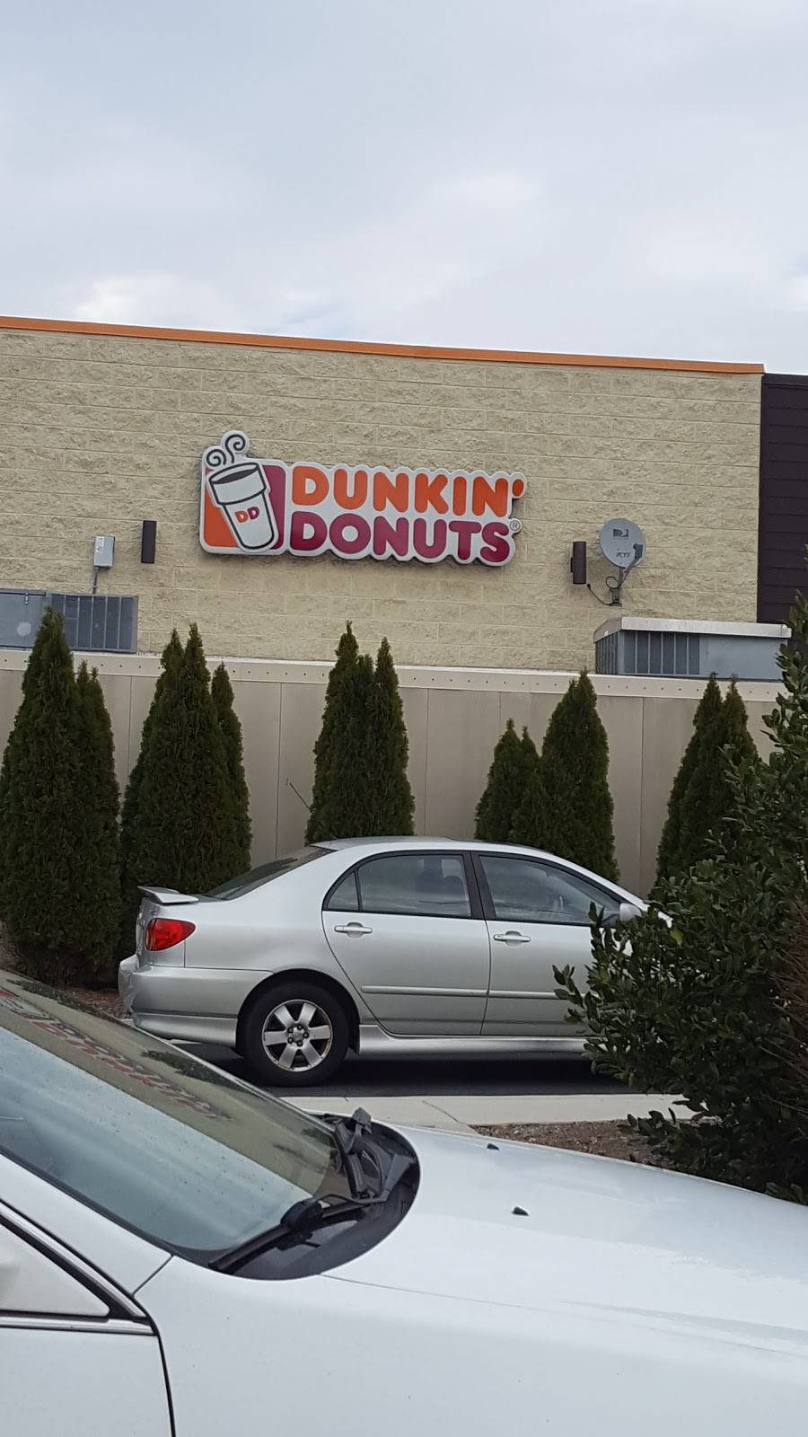 Dunkin | cafe | 1541 Hyde Park Rd, Essex, MD 21221, USA | 4107803380 OR +1 410-780-3380