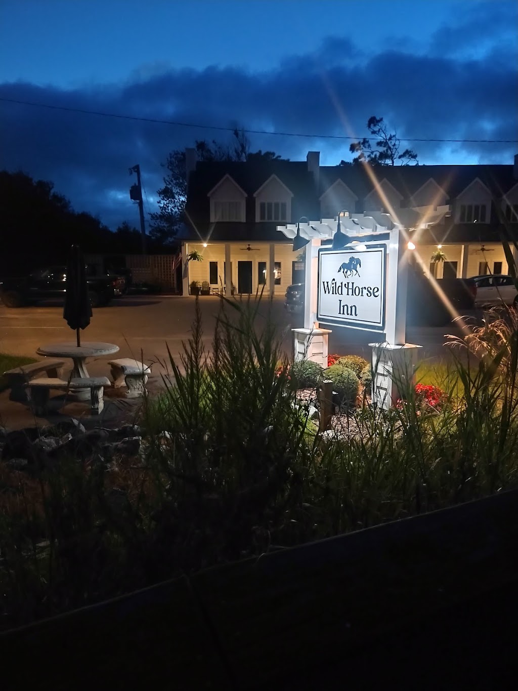 Wild Horse Inn | restaurant | 1196 Ocean Trail, Corolla, NC 27927, USA | 2525644671 OR +1 252-564-4671