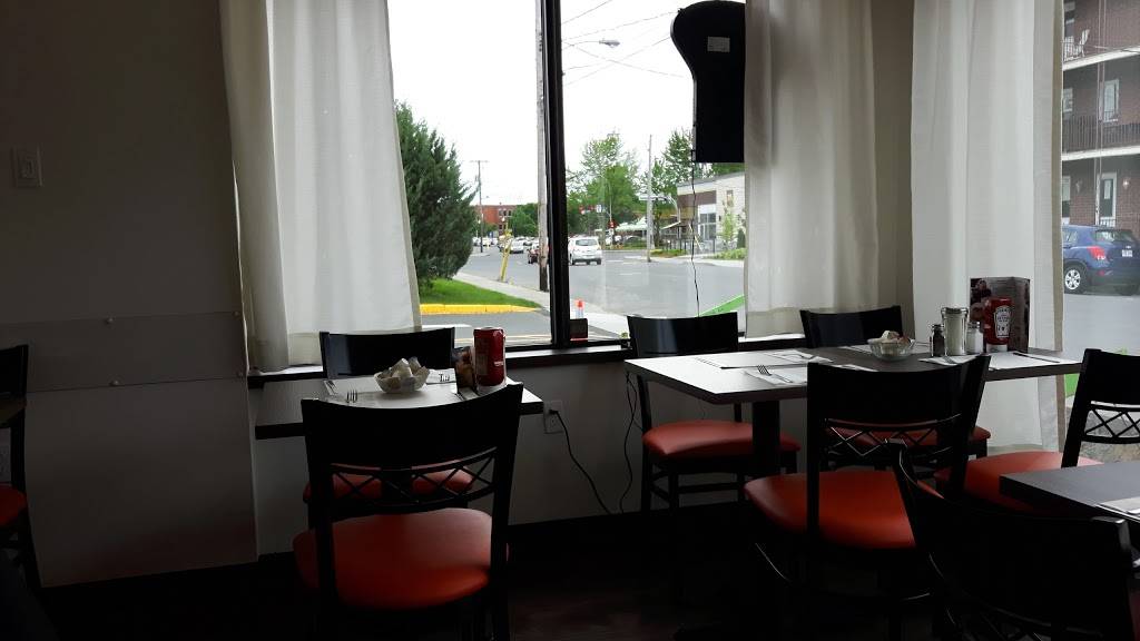 Déli-Délice | restaurant | 350 Rue Saint-Jean, Drummondville, QC J2B 5L4, Canada | 8194742606 OR +1 819-474-2606
