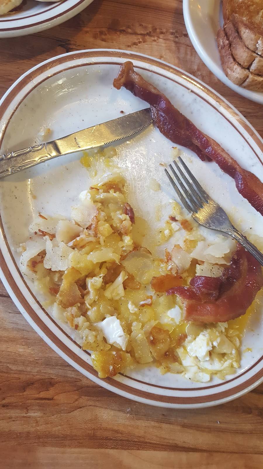 Taylor Town Coney Island | restaurant | 20063 Ecorse Rd, Taylor, MI 48180, USA | 3133811335 OR +1 313-381-1335