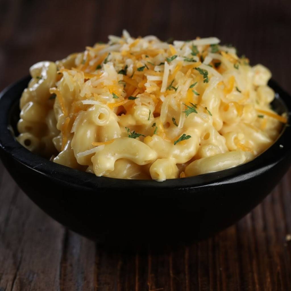 Mother Clucker | restaurant | 3415 S Monaco Pkwy, Denver, CO 80222, USA | 3035025311 OR +1 303-502-5311