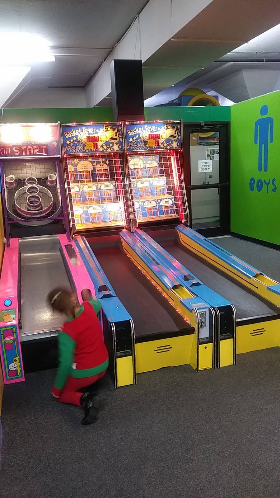 Salem Fun Center | restaurant | 520 E Pershing St, Salem, OH 44460, USA | 3303324455 OR +1 330-332-4455