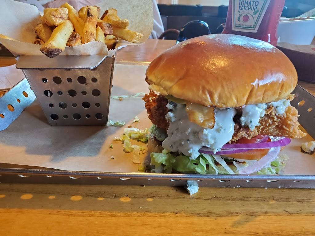 Chilis Grill & Bar | restaurant | 7335 Arroyo Crossing Pkwy, Las Vegas, NV 89118, USA | 7026162998 OR +1 702-616-2998