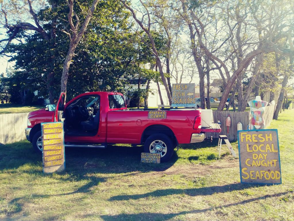 Red Truck Seafood | restaurant | 87 Foster Ave, Hampton Bays, NY 11946, USA | 6317239872 OR +1 631-723-9872