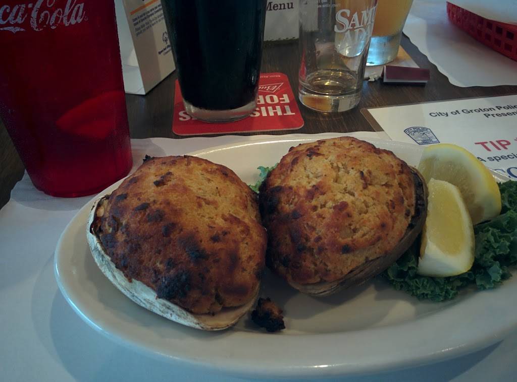 Par Four Restaurant | restaurant | 93 Plant St, Groton, CT 06340, USA | 8604469146 OR +1 860-446-9146