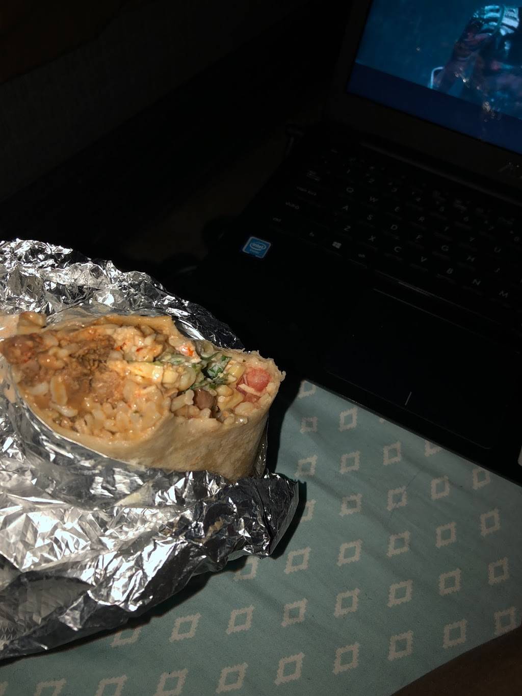 Chipotle Mexican Grill | restaurant | 80 W County Center Ste 10, Des Peres, MO 63131, USA | 3146772010 OR +1 314-677-2010