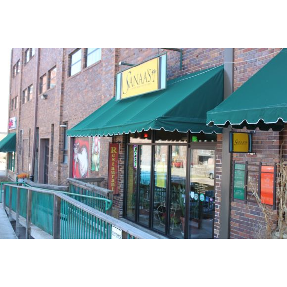 Sanaas Gourmet | restaurant | 401 E 8th St #100, Sioux Falls, SD 57103, USA | 6052752516 OR +1 605-275-2516