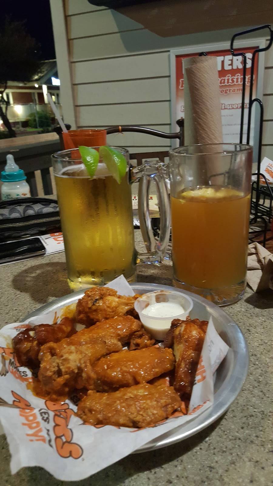 Hooters | restaurant | 2820 N 75th Ave, Phoenix, AZ 85035, USA | 6238737935 OR +1 623-873-7935